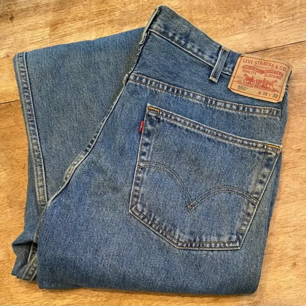 Levi’s 550 Relaxed‎ Fit Men’s Size W38/L32 Cotton Denim Jeans